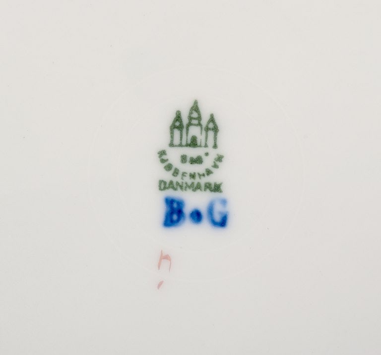 Bing & Grøndahl, four deep plates in porcelain hand-painted with polychrome flowers and gold - 6