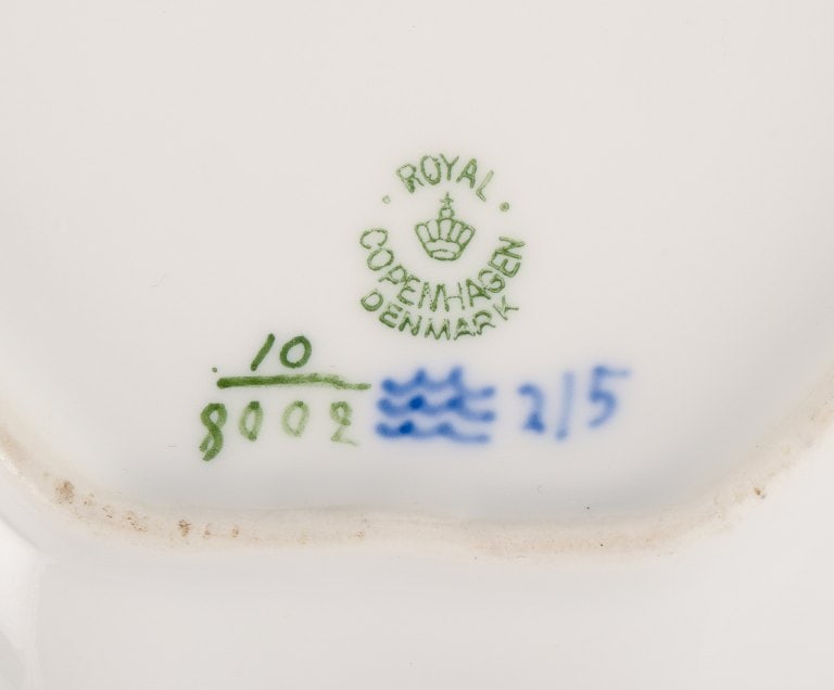 Royal Copenhagen, Blue Flower Braided, leaf shaped dish with handle. - 5