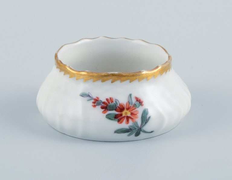 Royal Copenhagen, Saxon Flower. A set of five salt vessels, hand painted with flowers and gold edge. - 5
