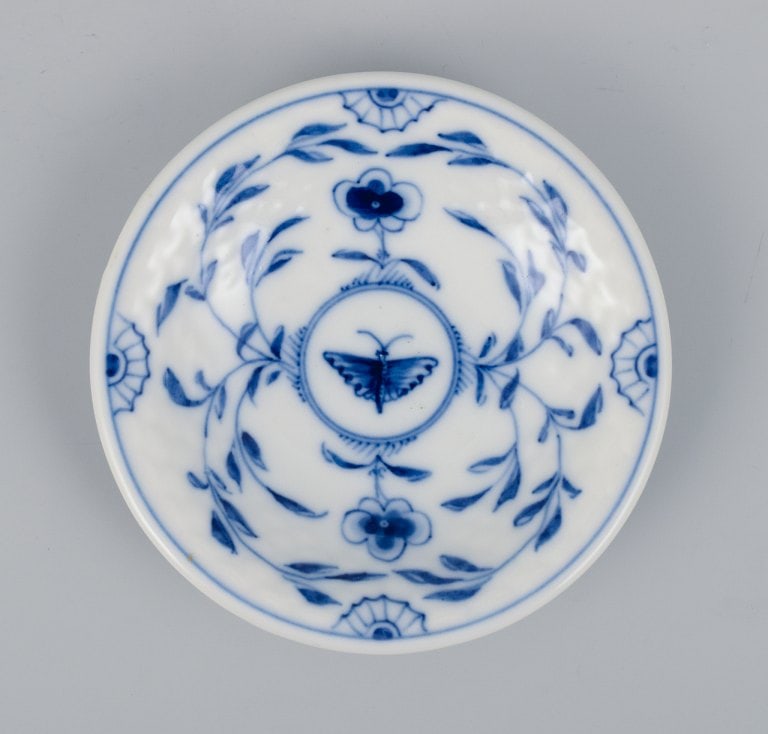 Bing & Grøndahl, Butterfly, two hand-painted plates and two small bowls. - 3