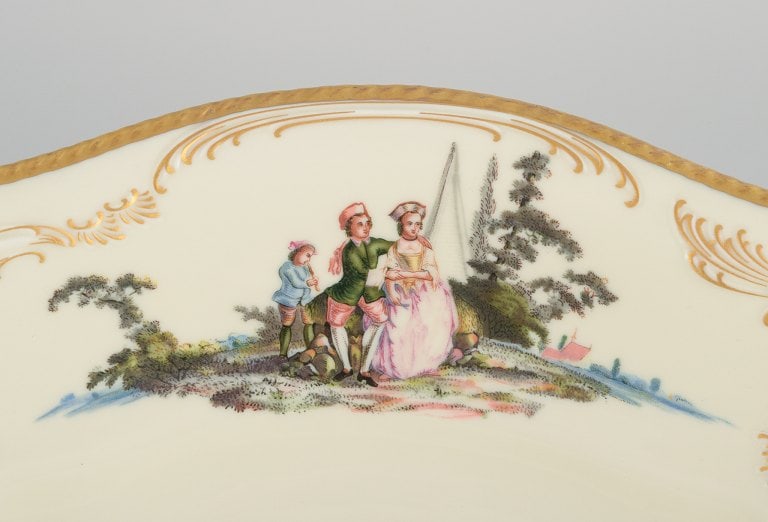 Rosenthal, Germany. "Sanssouci", large oval cream colored bowl decorated with flowers and gold - 4