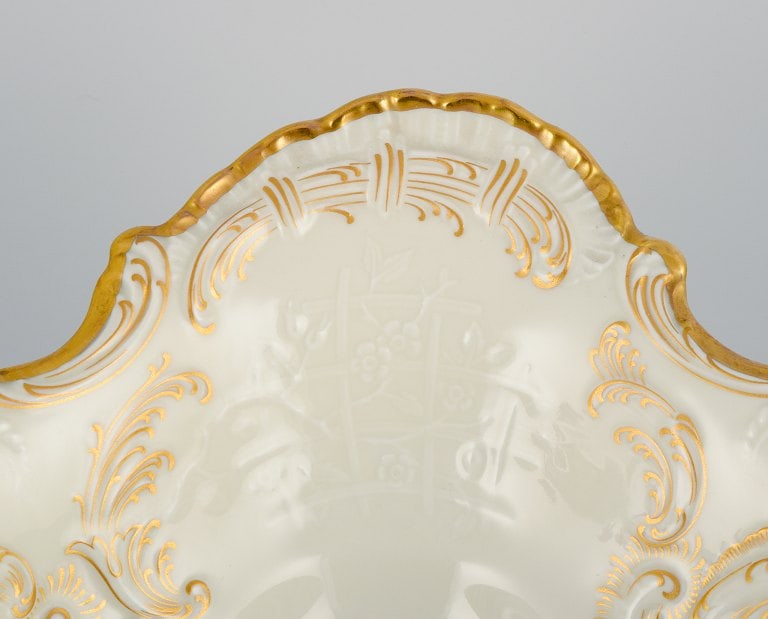 Rosenthal, Germany. "Sanssouci", large oval cream colored bowl decorated with flowers and gold - 5