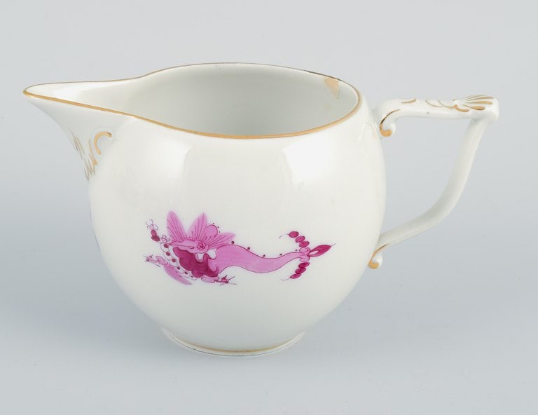 Meissen, Rich Court Dragon, a five-person purple tea service with gold decoration. Consisting of - 5