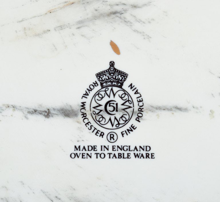 Royal Worcester Evesham Fine Porcelain, England, oval casserole dish with corn cob and apples. - 6