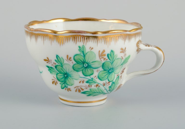 KPM, Berlin. Chocolate cup hand painted with green flowers and gold decoration. - 4