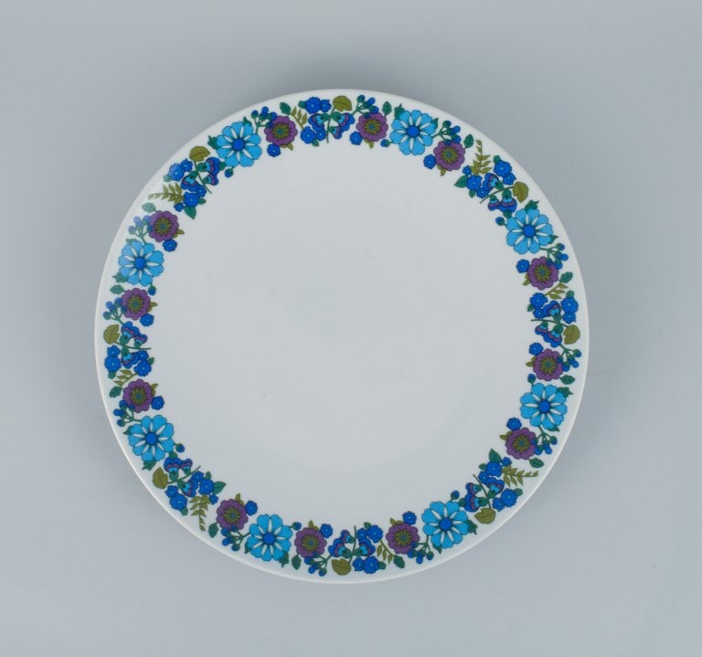 Paar, Bavaria, Jaeger & Co, Germany. Plate and bowl in retro porcelain with a floral motif. - 2