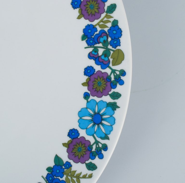 Paar, Bavaria, Jaeger & Co, Germany. Plate and bowl in retro porcelain with a floral motif. - 3