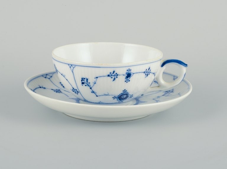 Two sets of Royal Copenhagen Blue Fluted Plain tea cups and saucers in hand painted porcelain. - 2