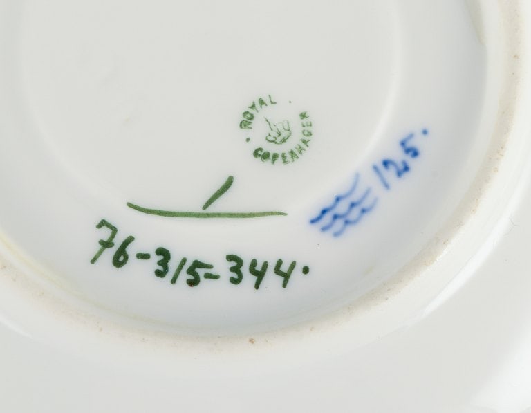 Two sets of Royal Copenhagen Blue Fluted Plain tea cups and saucers in hand painted porcelain. - 6