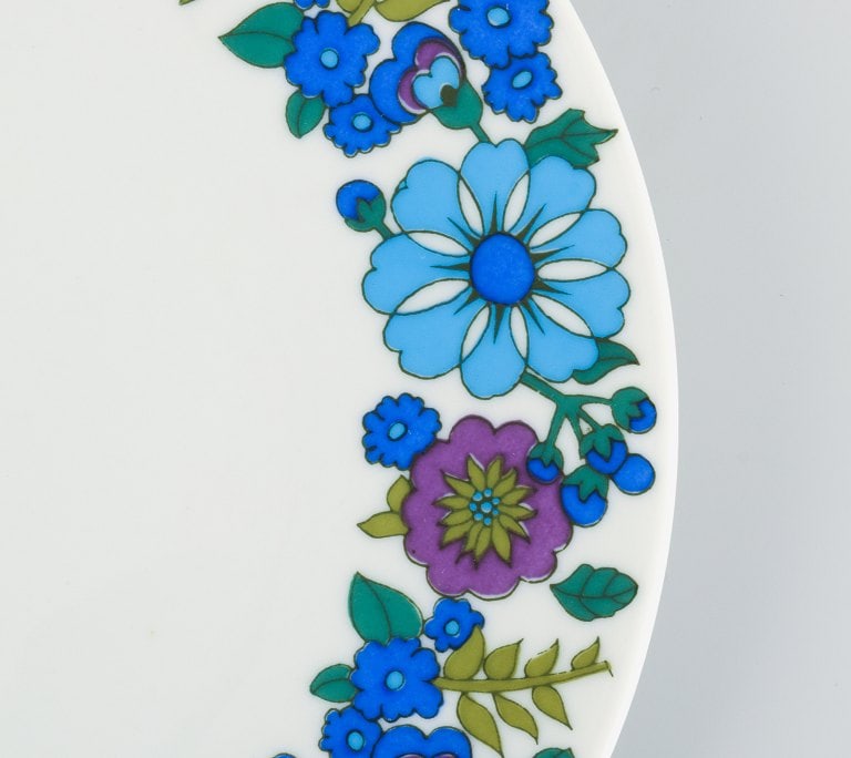 Paar, Bavaria, Jaeger & Co, Germany. A set of six plates in porcelain with a floral motif. - 3