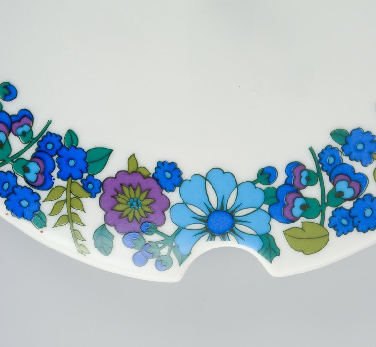 Paar, Bavaria, Jaeger & Co, Germany. Large porcelain lidded tureen with floral motif. - 4