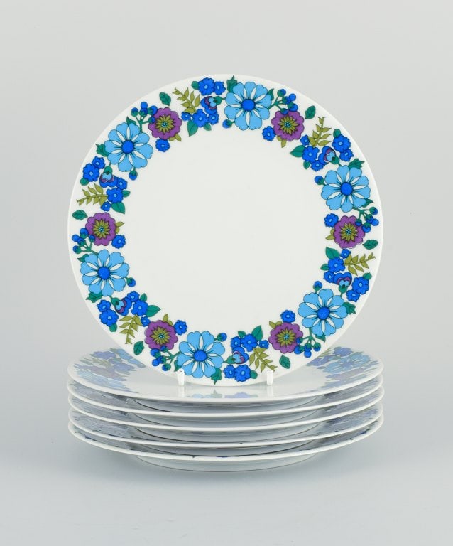 Paar, Bavaria, Jaeger & Co, Germany. A set of six plates in porcelain with a floral motif. (1 of 4)