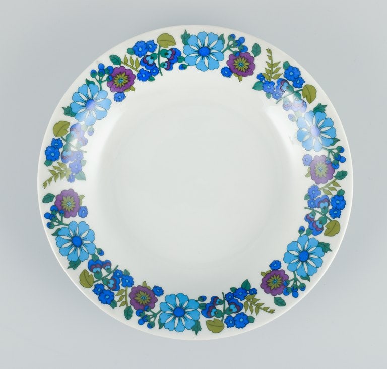 Paar, Bavaria, Jaeger & Co, Germany. A set of six deep plates in porcelain with a floral motif. - 2