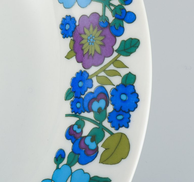Paar, Bavaria, Jaeger & Co, Germany. A set of six deep plates in porcelain with a floral motif. - 3