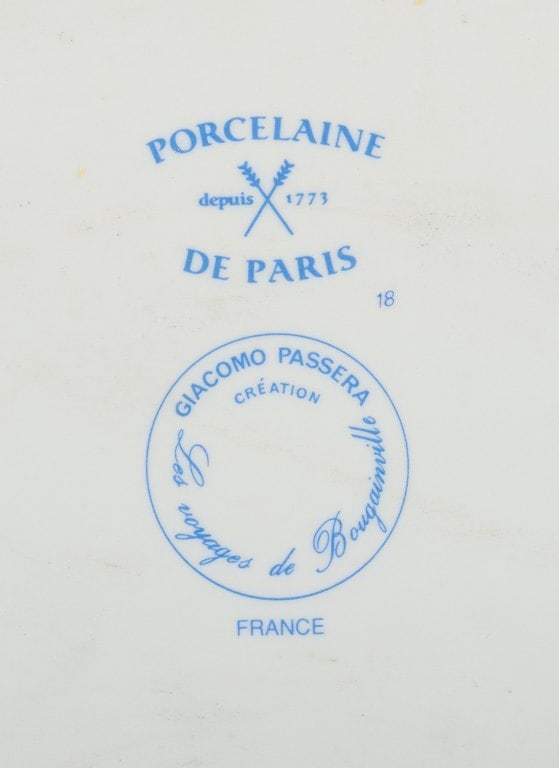Giacomo Passera for Porcelaine de Paris - "Les voyages de Bougainville". A large oblong dish and a - 5