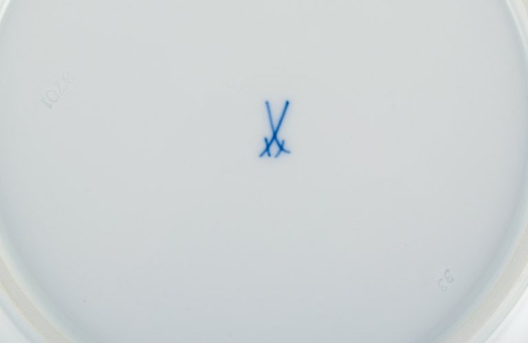 Meissen, Germany, a set of six "Neu Marseille" dinner plates hand painted with green flowers and - 9