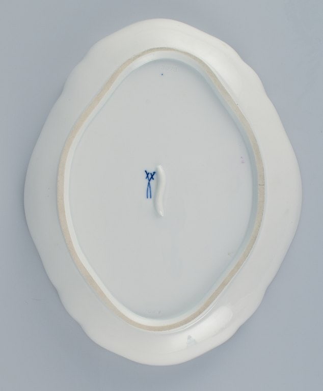 Meissen, Germany, Pink Rose, two porcelain bowls hand painted with motif of pink roses. - 5