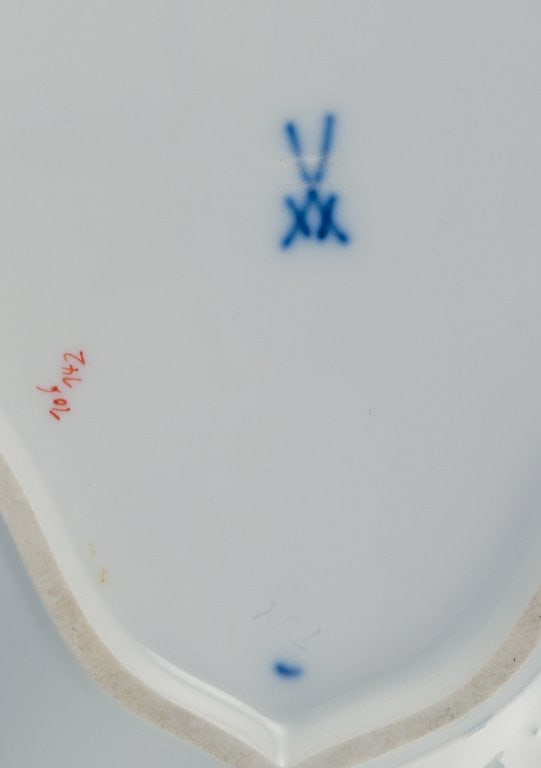 Meissen, Germany, Pink Rose, two porcelain bowls hand painted with motif of pink roses. - 5