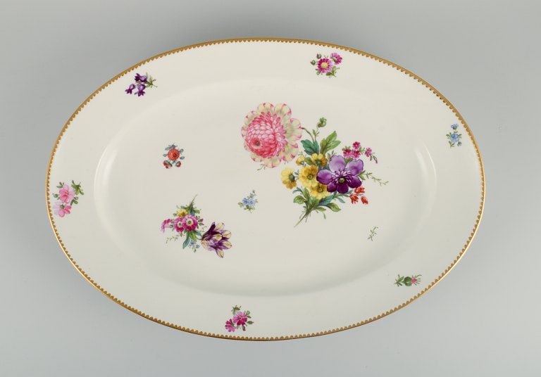 Bing & Grondahl, Saxon Flower. Large hand-painted porcelain serving dish decorated with flowers and - 2