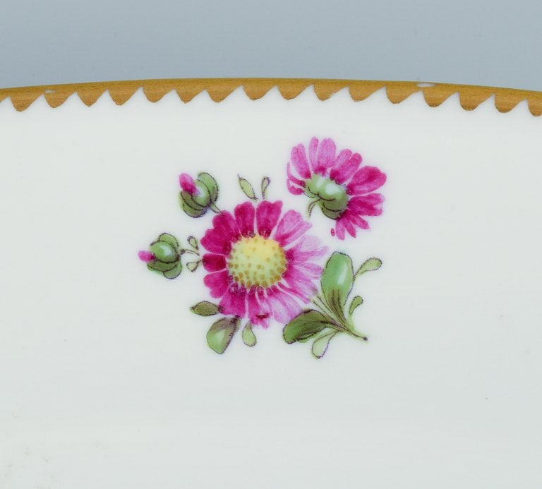 Bing & Grondahl, Saxon Flower. Large hand-painted porcelain serving dish decorated with flowers and - 3