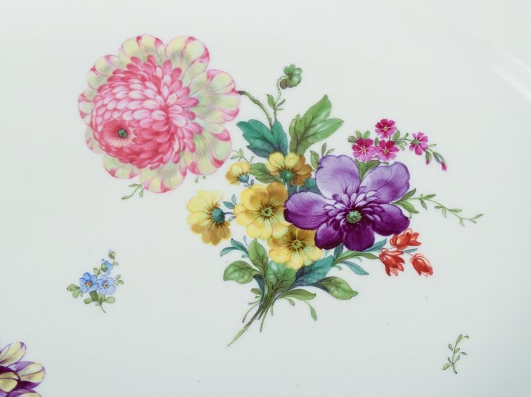 Bing & Grondahl, Saxon Flower. Large hand-painted porcelain serving dish decorated with flowers and - 4