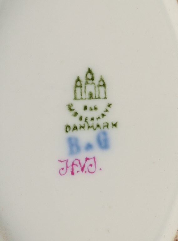 Bing & Grondahl, Saxon Flower. Large hand-painted porcelain serving dish decorated with flowers and - 6