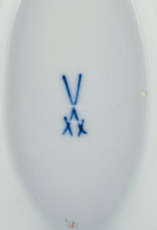 Meissen, Germany, sauce pot on foot hand painted with floral motifs in different colors. - 6