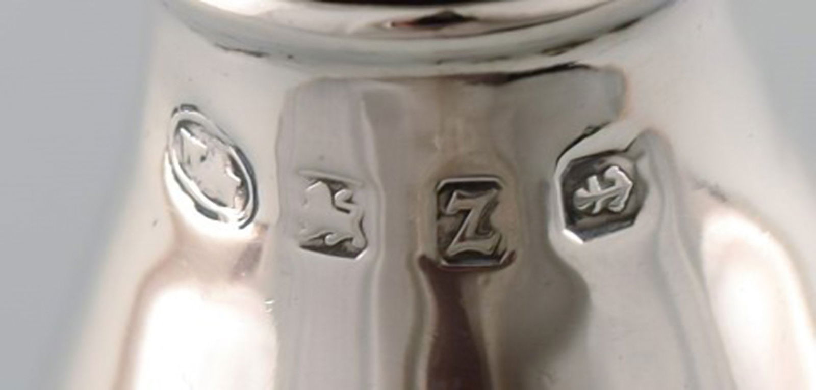 English pepper shaker in silver. Late 19th century. From large private collection. - 4