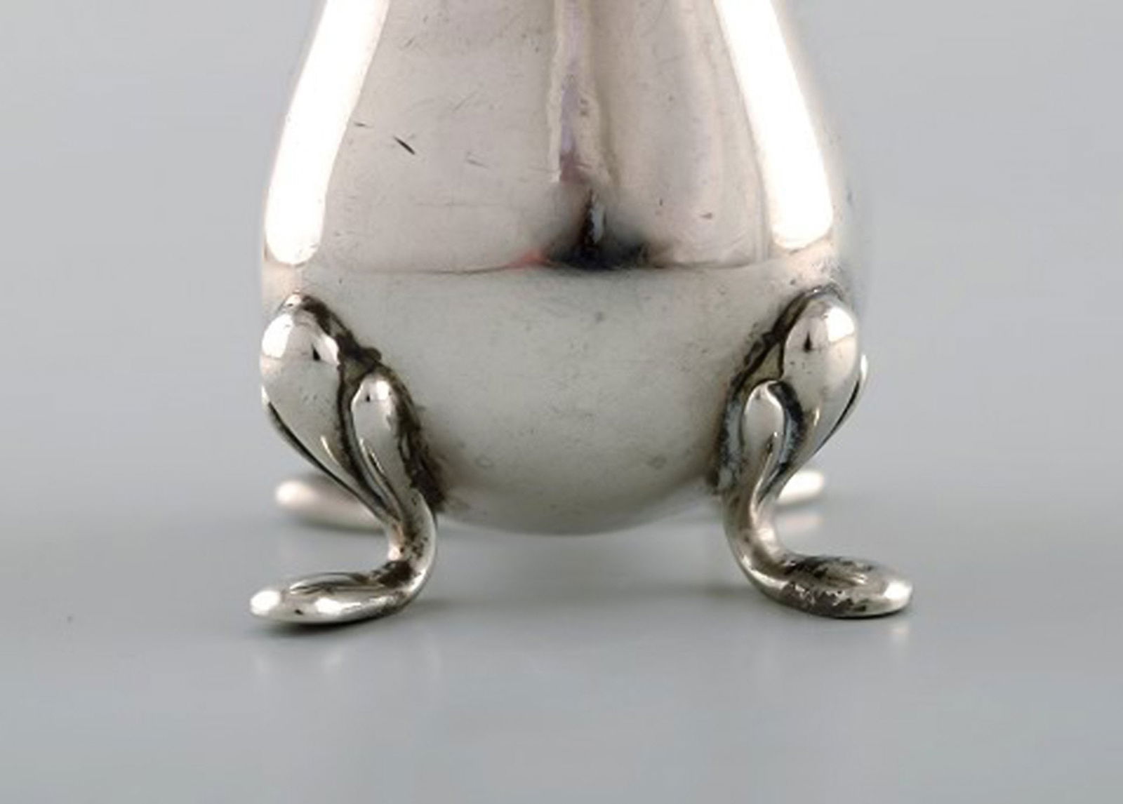 English pepper shaker in silver. Late 19th century. From large private collection. - 4