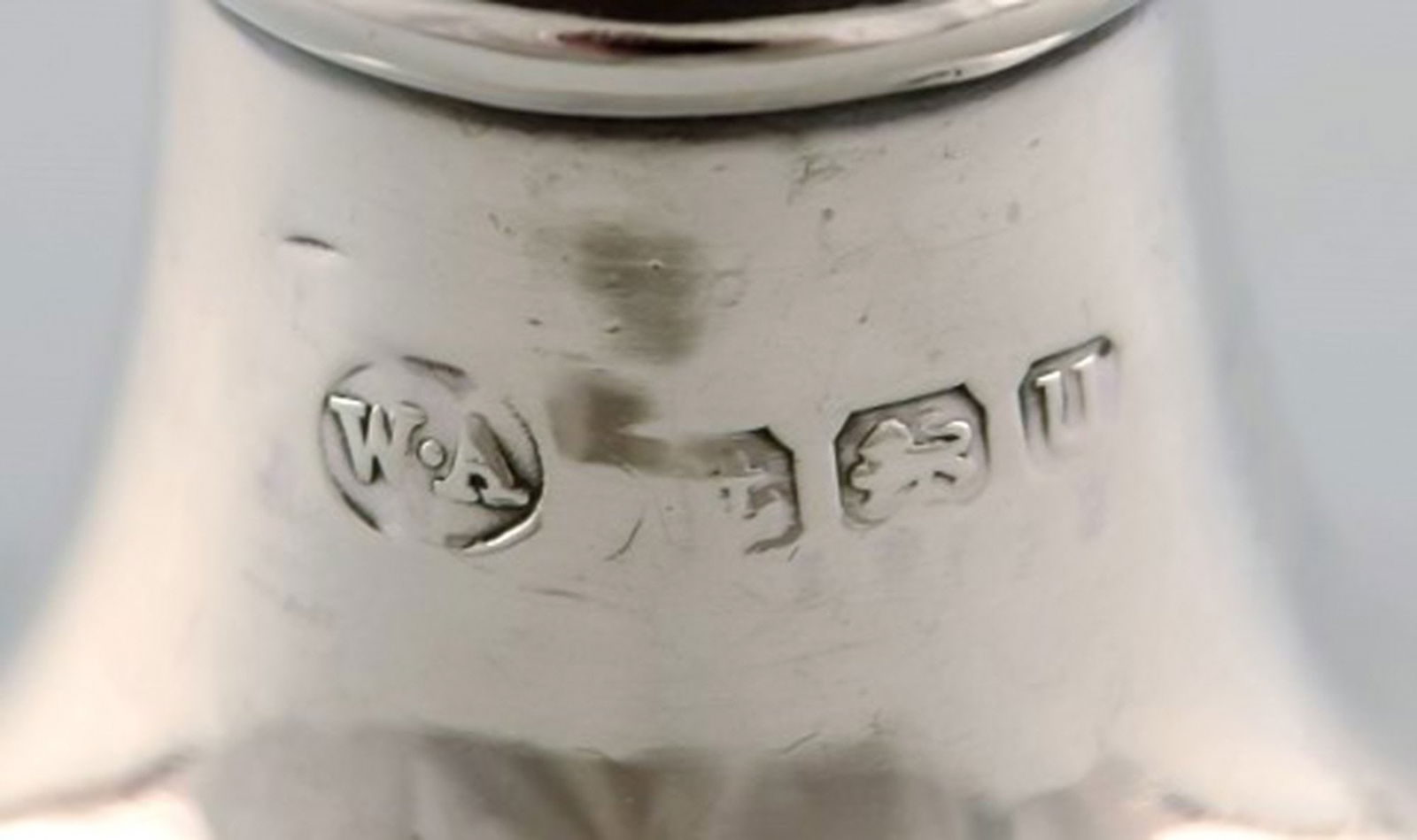 English pepper shaker in silver. Late 19th century. From large private collection. - 4