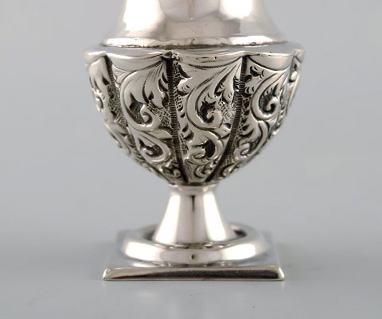 English pepper shaker in silver. Late 19th century. From large private collection. - 3