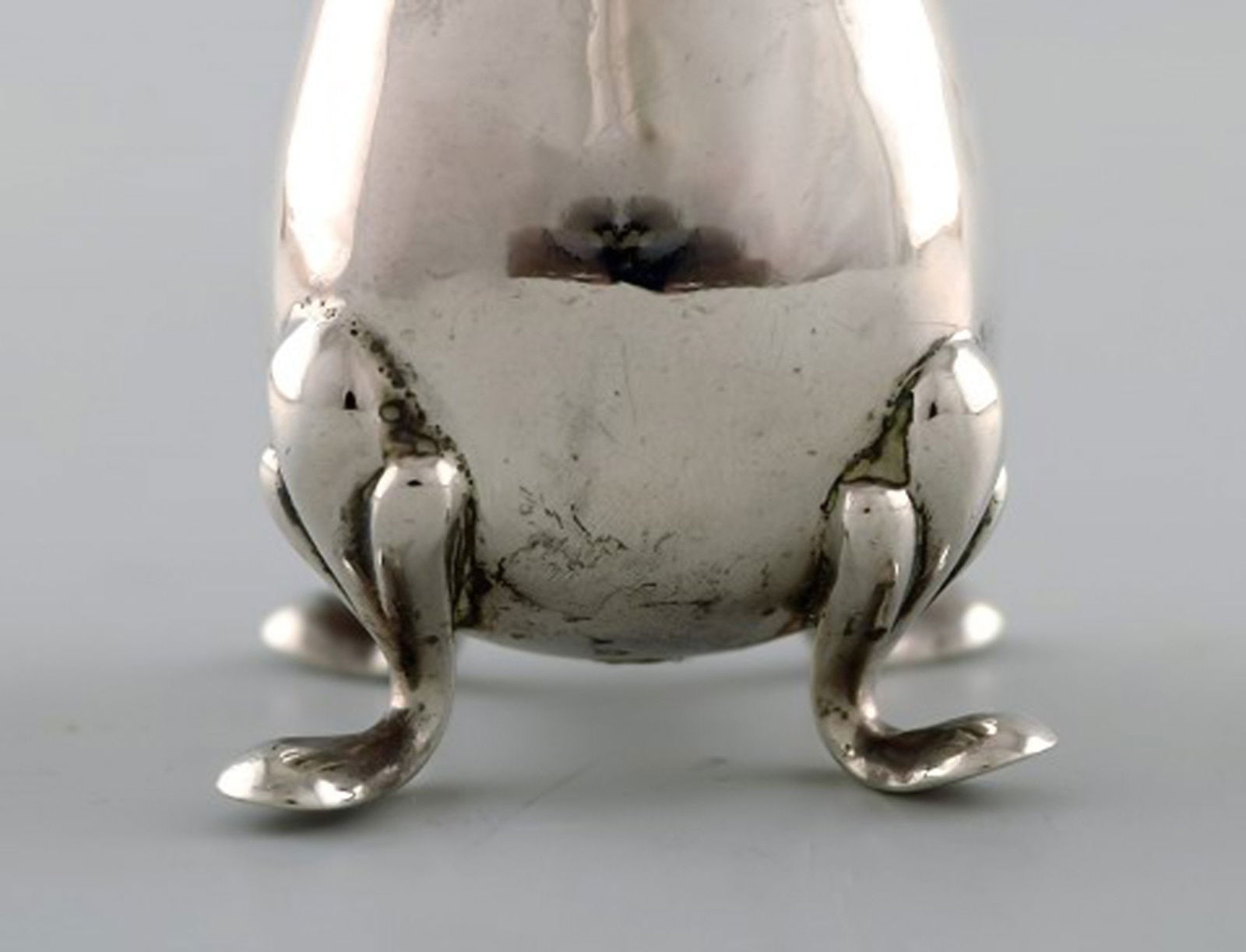 English pepper shaker in silver. Late 19th century. From large private collection. - 3