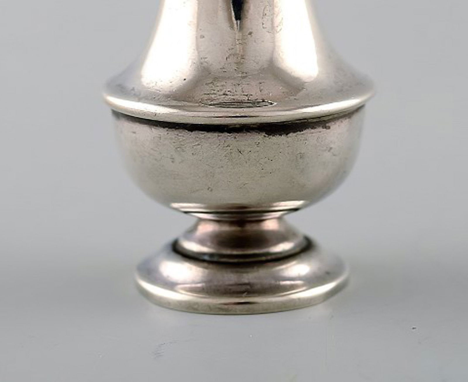 English pepper shaker in silver. Late 19th century. From large private collection. - 3