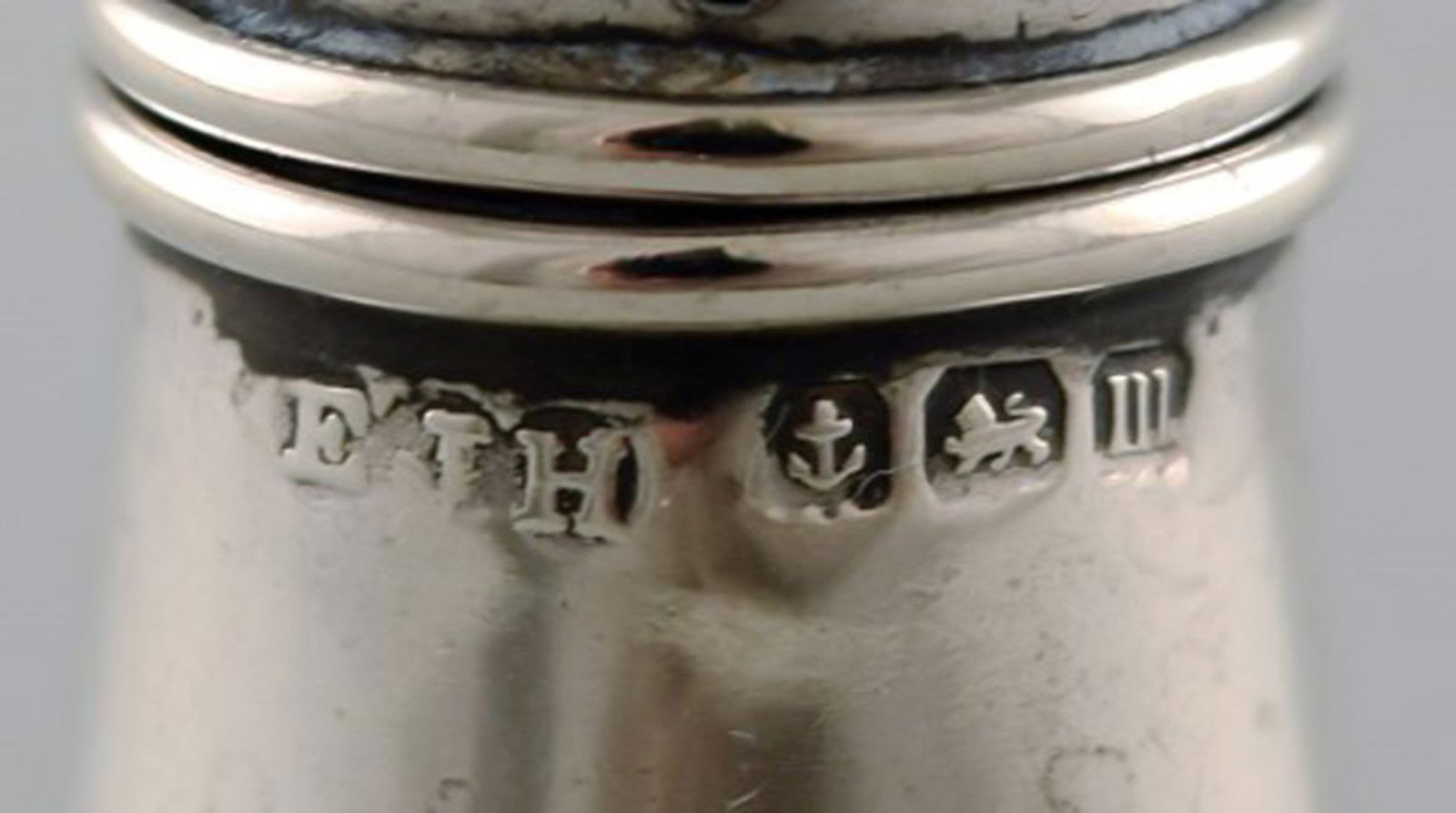English pepper shaker in silver. Late 19th century. From large private collection. - 5