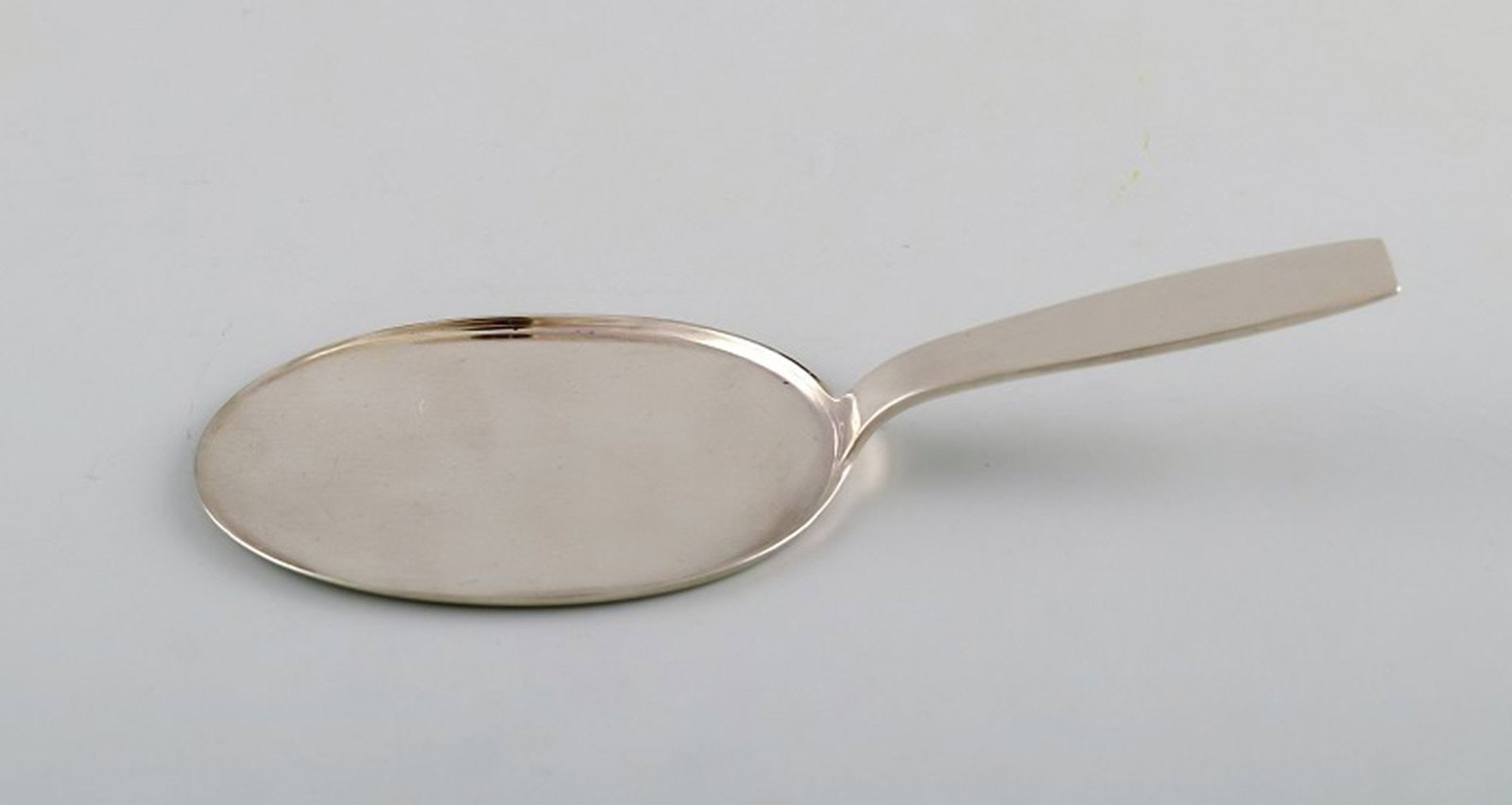 Evald Nielsen number 36 art deco serving spade in sterling silver. 1930's.: Title:Evald Nielsen number 36 art deco serving spade in sterling silver. 1930's. Description:Evald Nielsen number 36 art deco serving spade in sterling silver. 1930's. Measures: 18 cm. Stamped. In ver