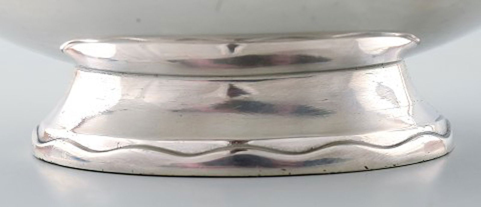 Rare and fine silver plated "Swan" sauce/gravy boat created by Christian Fjerdingstad for Christofle - 4