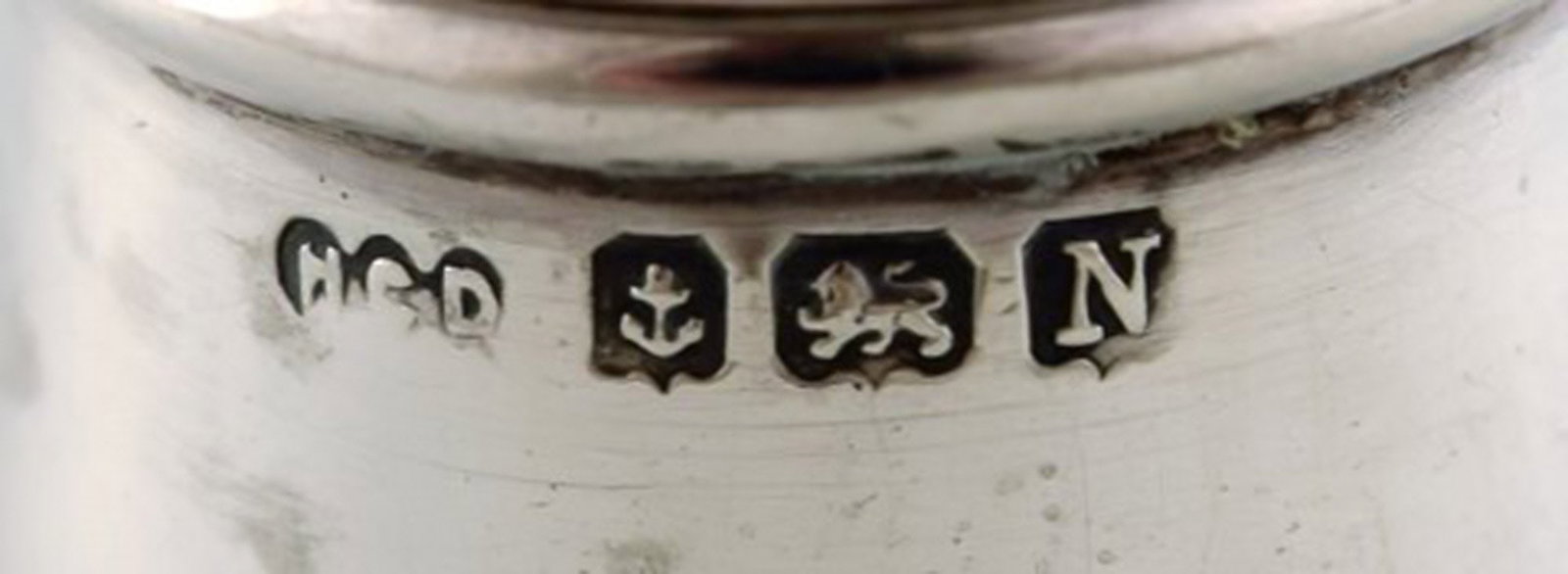 English pepper shaker in silver. Late 19th century. From large private collection. - 5