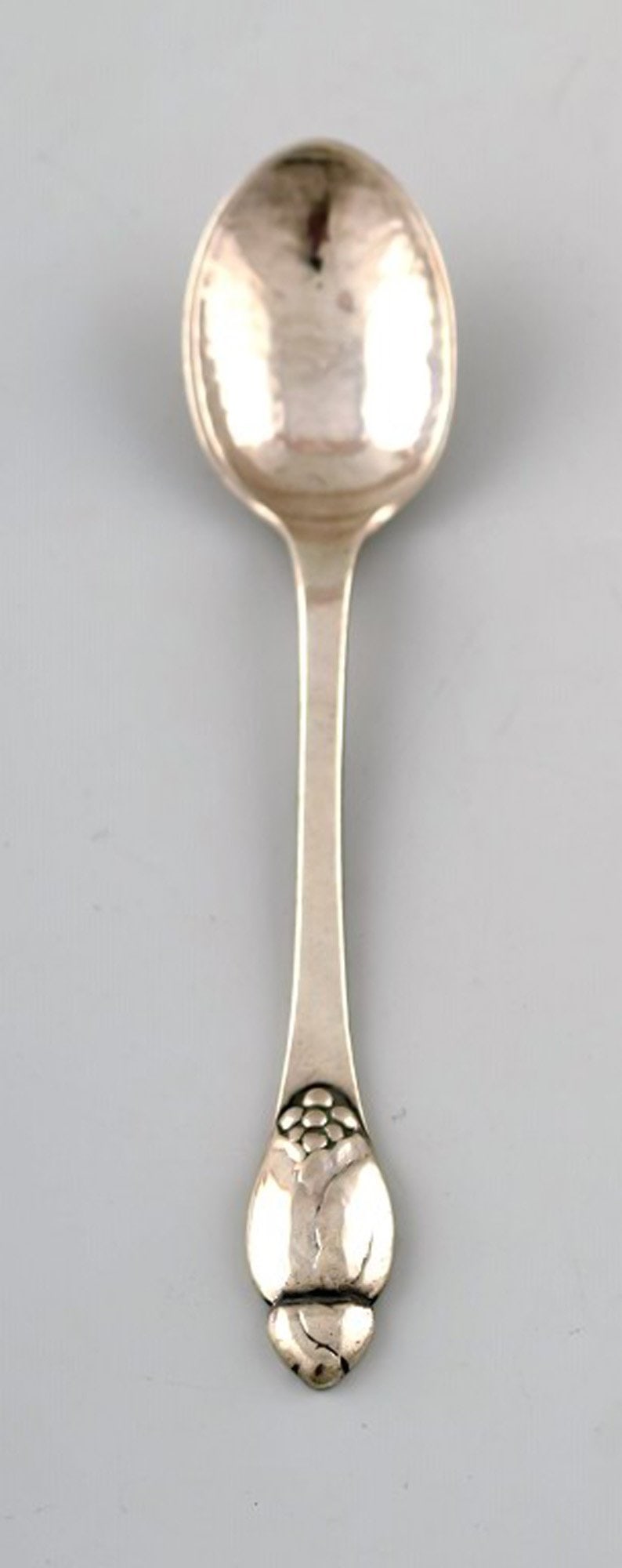 Evald Nielsen number 6, teaspoon in silver.: Title:Evald Nielsen number 6, teaspoon in silver. Description:Evald Nielsen number 6, teaspoon in silver. Denmark 1920/30s. Measures 11 cm. Stamped. In perfect condition. Reserve: $60.00 Shipping: Dom