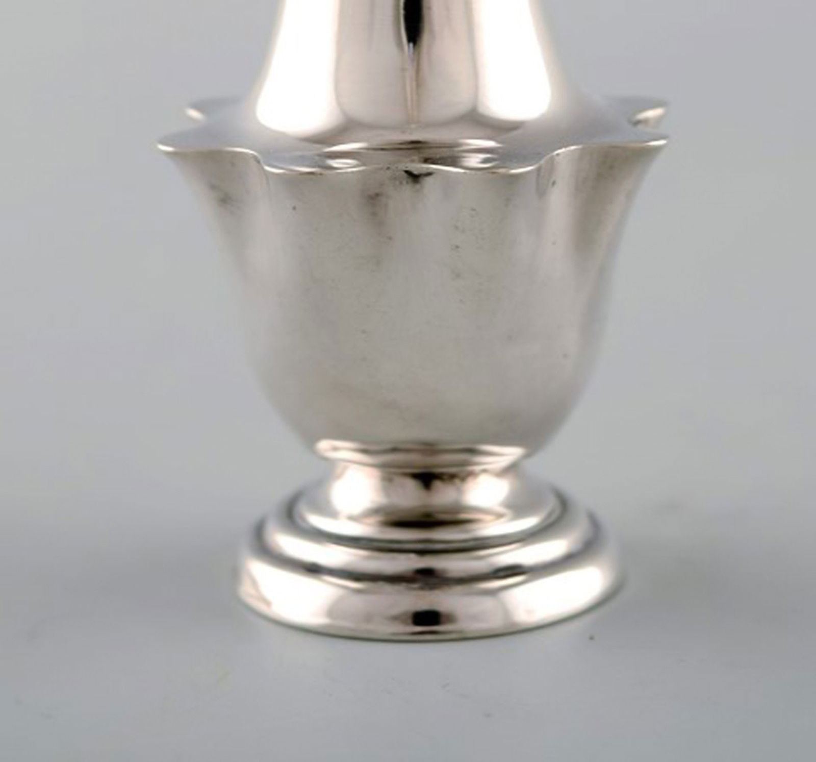English pepper shaker in silver. Late 19th century. From large private collection. - 4