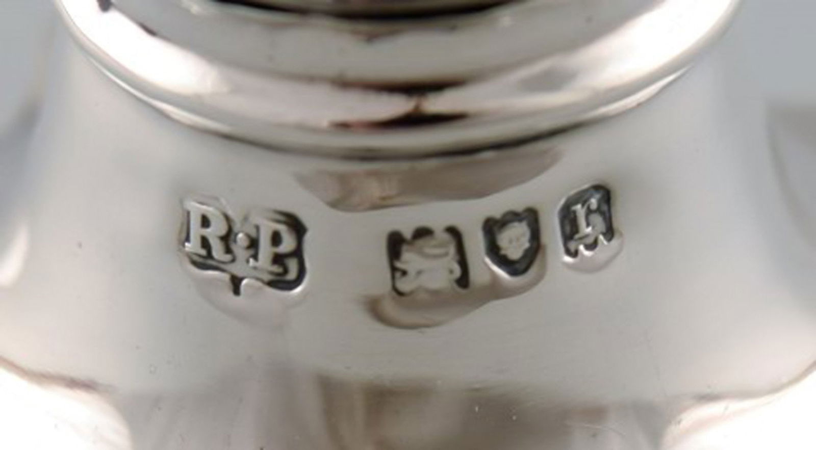 English pepper shaker in silver. Late 19th century. From large private collection. - 5