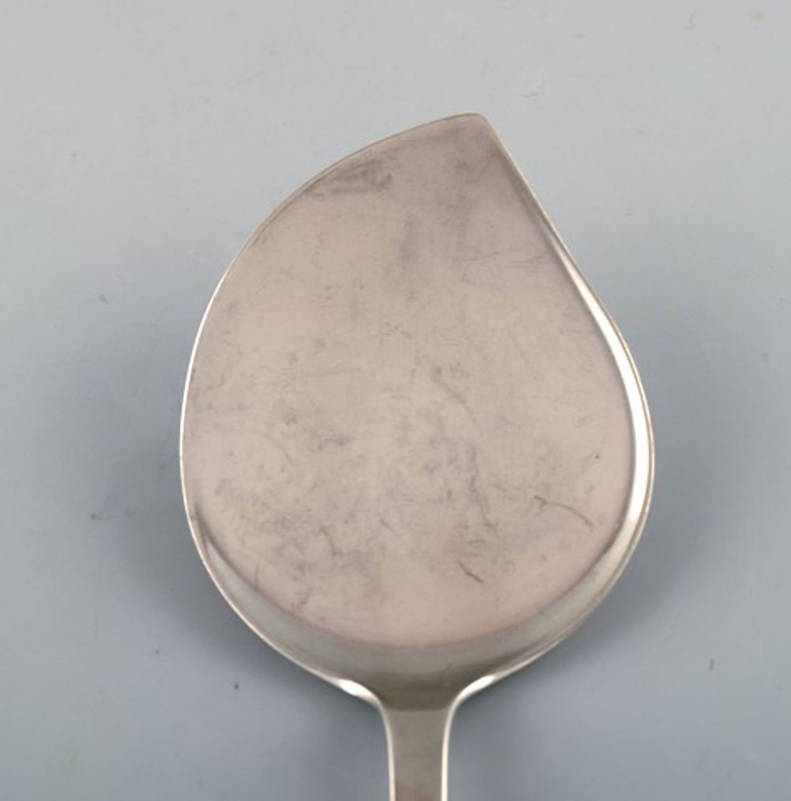 Evald Nielsen number 32 serving spade in all silver (830). - 3
