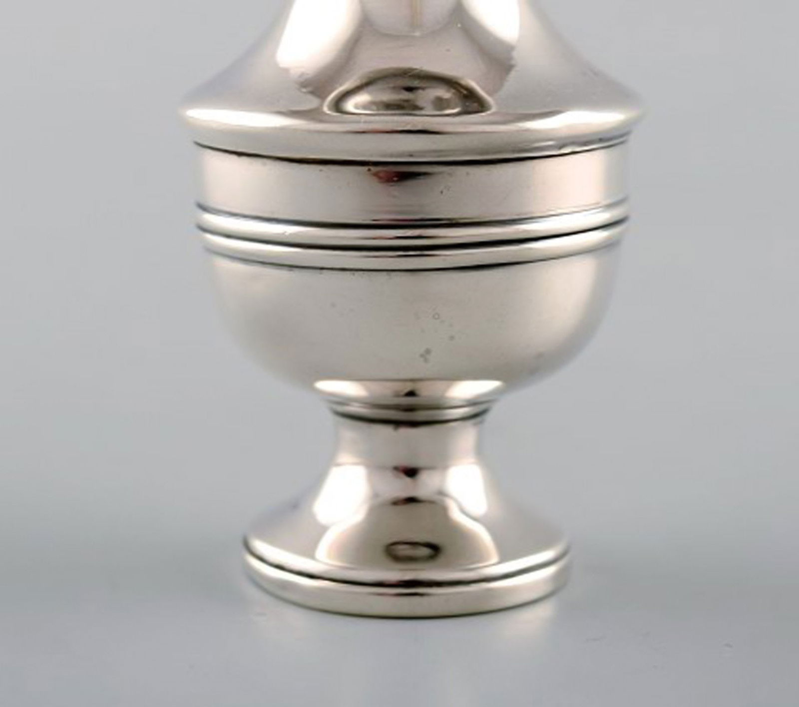 English pepper shaker in silver. Late 19th century. From large private collection. - 3