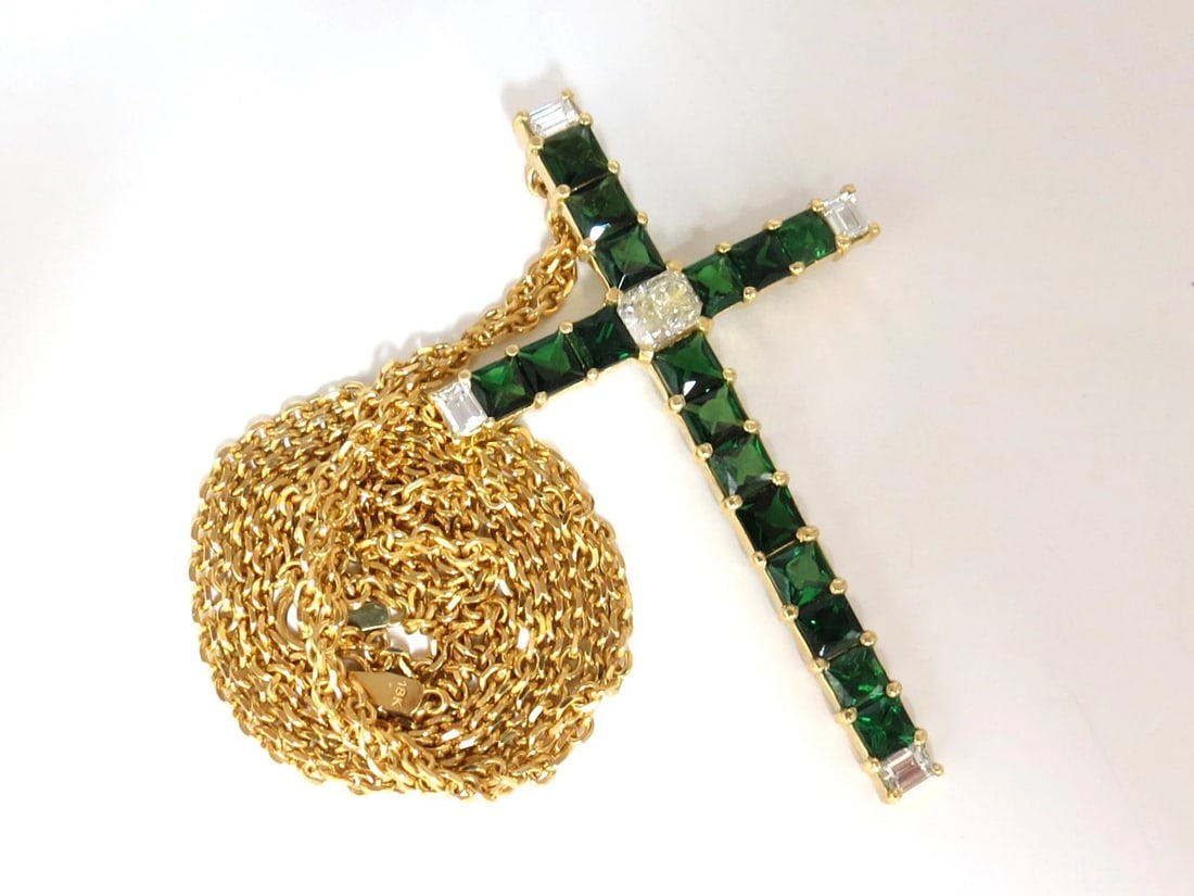 9.54ct natural diamonds & vivid green tsavorite cross 18kt & chain ** - 4
