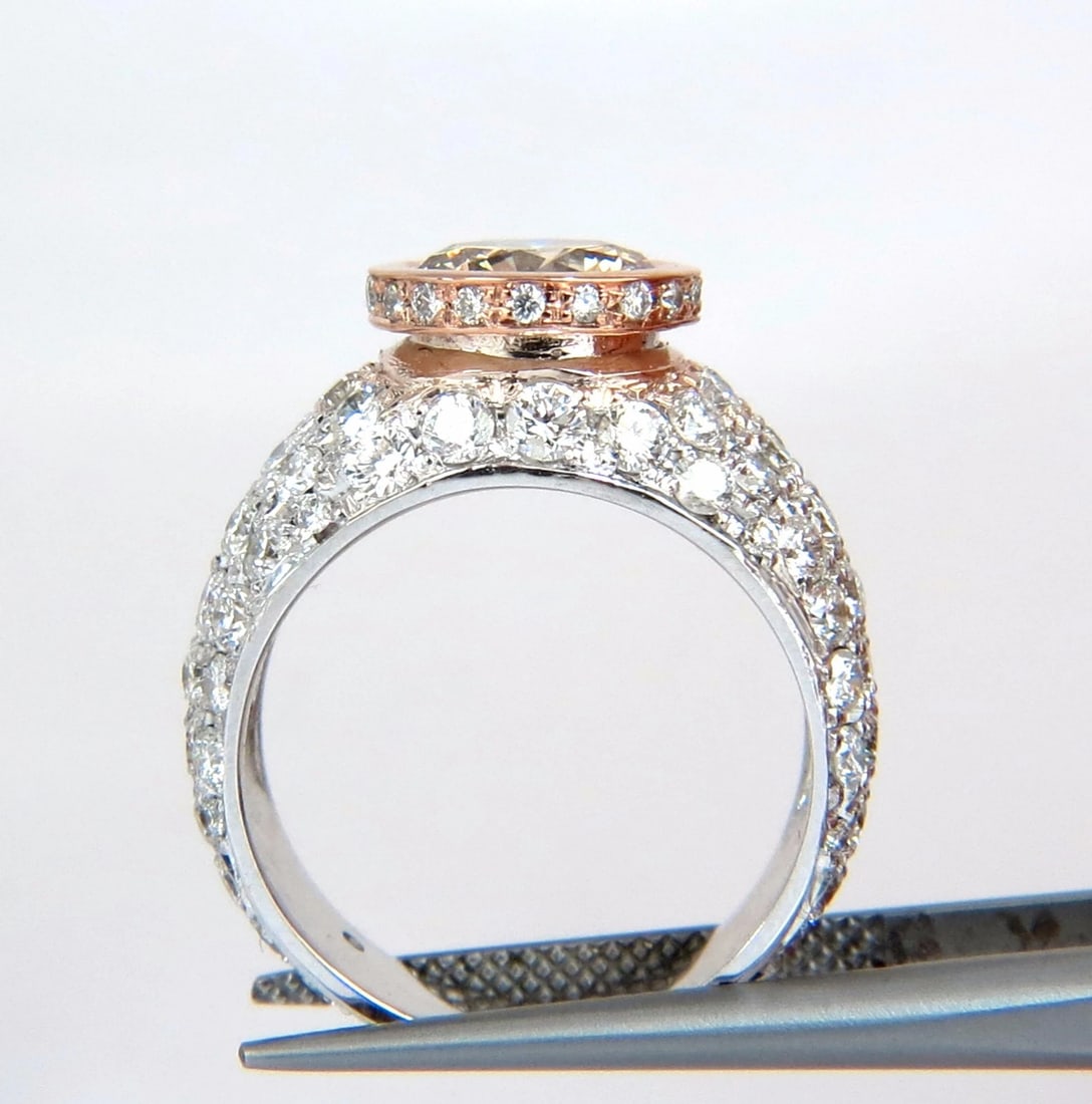 GIA Certified 3.08ct. Fancy light brown round cut diamond ring 14kt + - 7