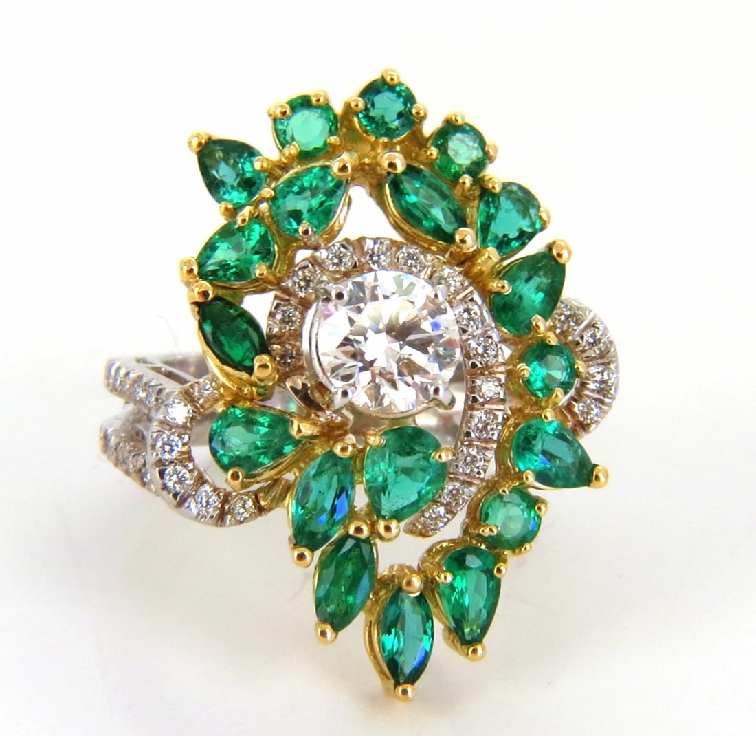 GIA certified 4.06ct. Emerald & Diamonds Cocktail Cluster ring 18kt - 2