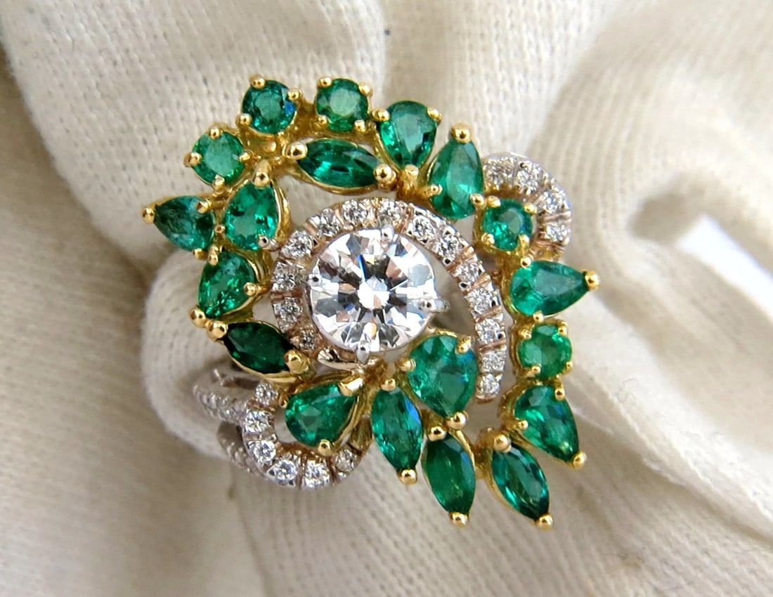 GIA certified 4.06ct. Emerald & Diamonds Cocktail Cluster ring 18kt - 7