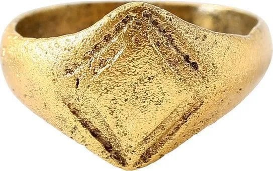 TUDOR/RENAISSANCE RING, 15TH-17TH C. SIZE 6 ¼: Gilt bronze, size 6 1/4 with rounded face band 3.6mm flaring broadly to the chevron-stippled shoulders. Raised diamond-shaped bezel with further raised diamond centered. Both with stipple stipple-band