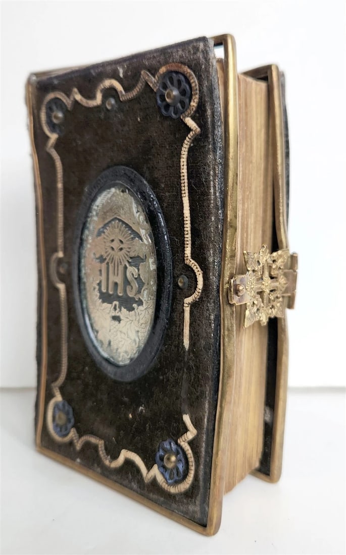 1840s PRAYER BOOK in GERMAN antique VELVET BINDING w/ METAL DECORATIONS - 3