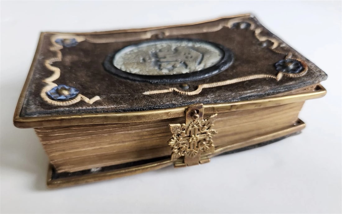 1840s PRAYER BOOK in GERMAN antique VELVET BINDING w/ METAL DECORATIONS - 5
