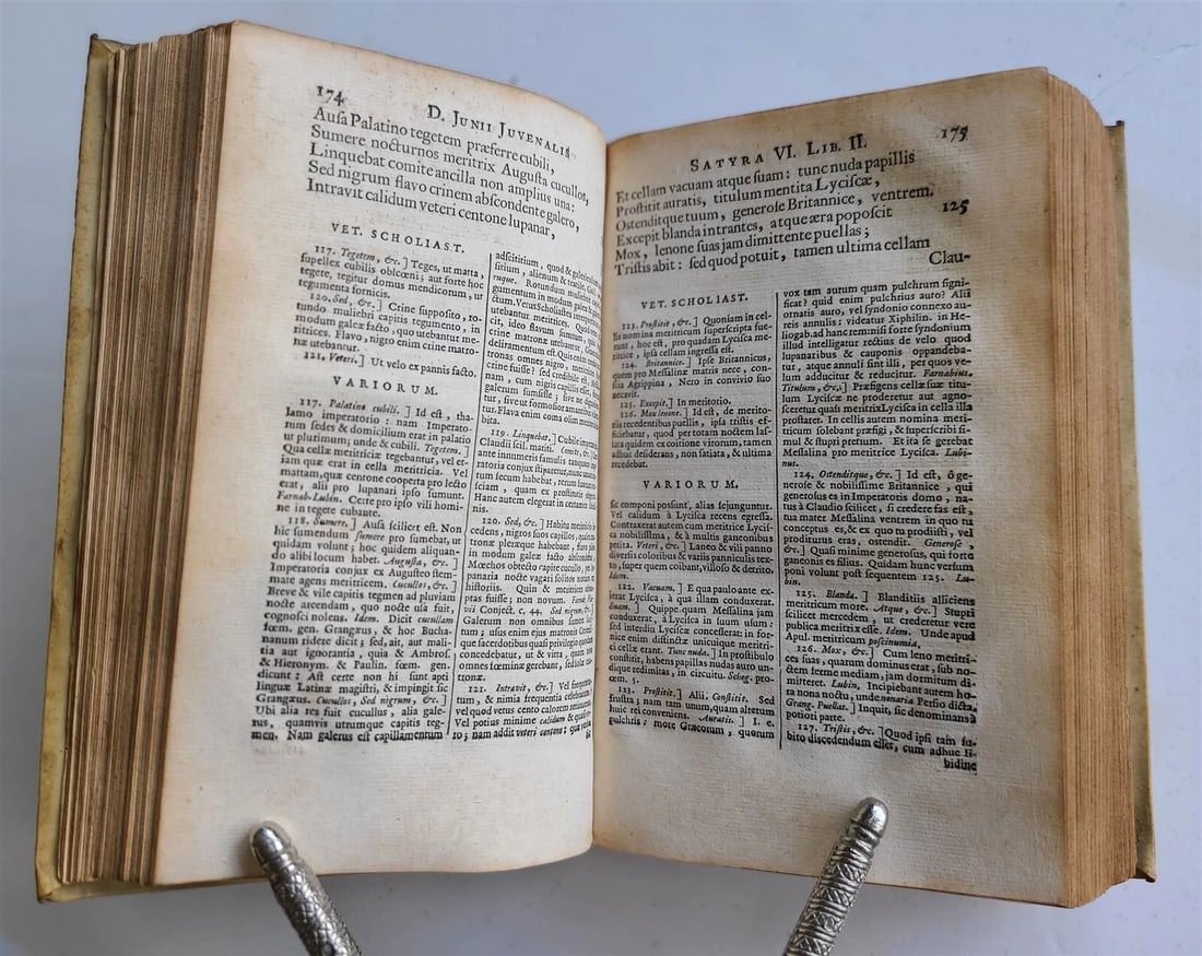 1684 JUVENALIS & PERSIUS SATIRAE antique VELLUM BINDING - 4